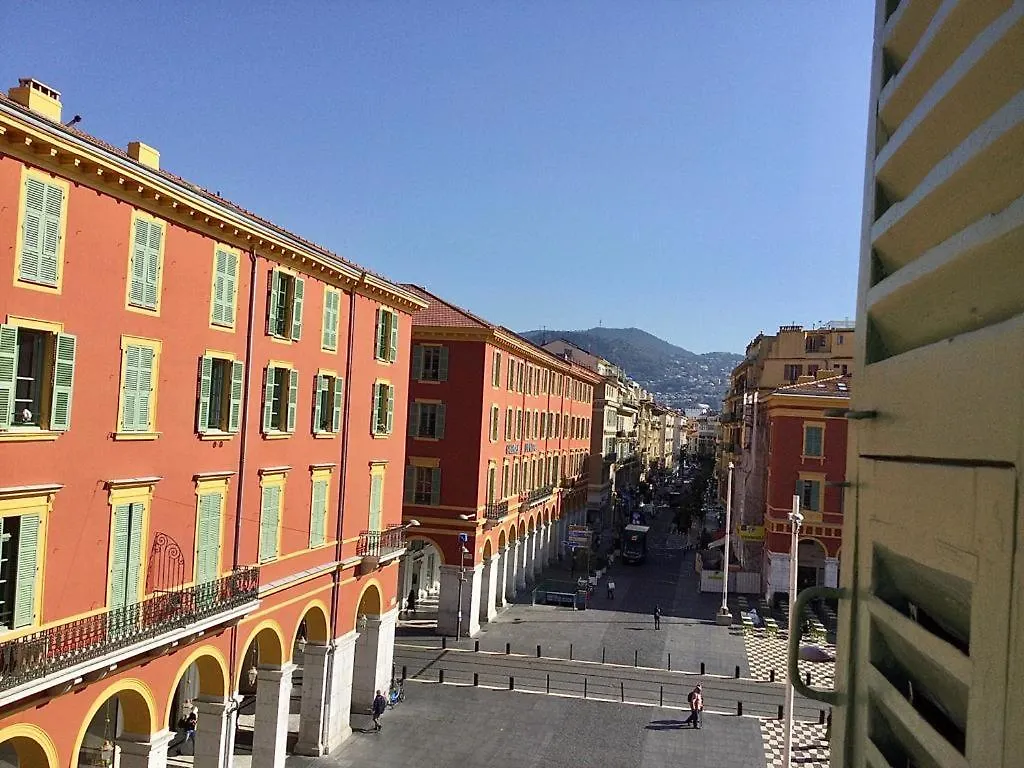Spacious 3 Bed Apartment In The Heart Of Nice