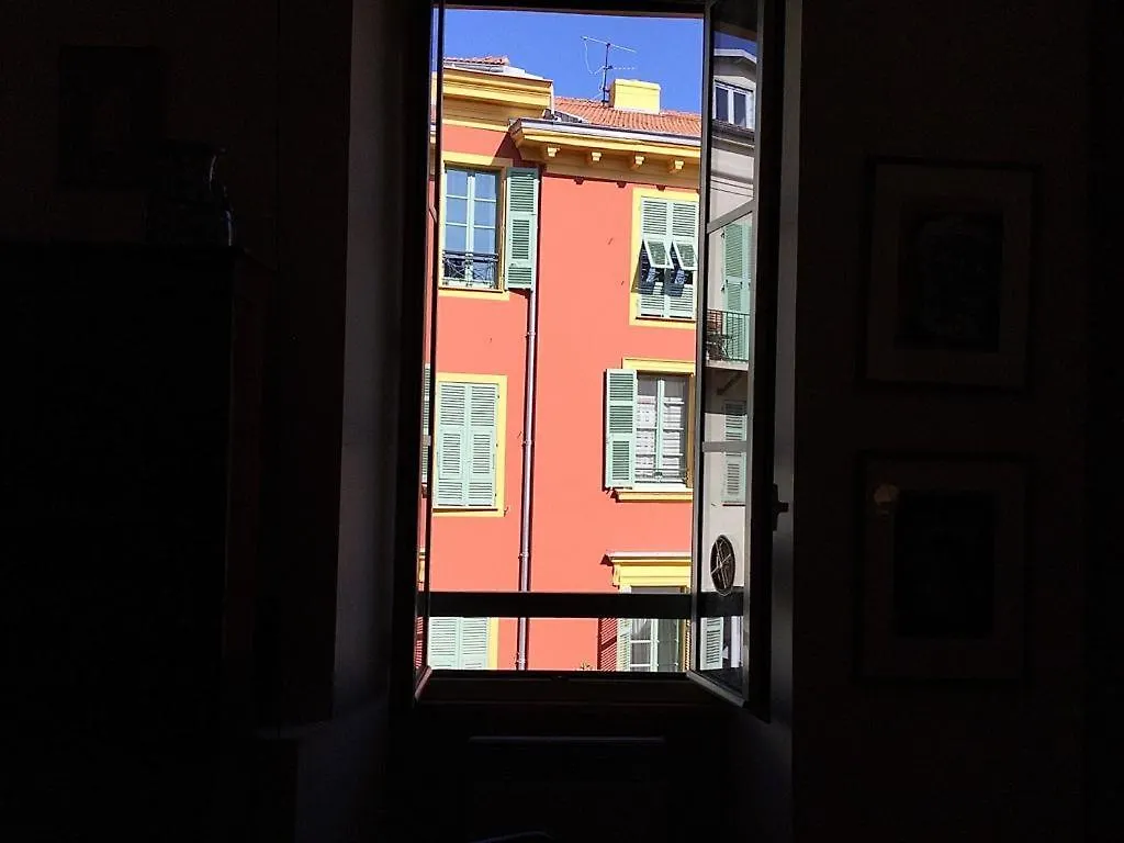 Spacious 3 Bed Apartment In The Heart Of Nizza Franciaország